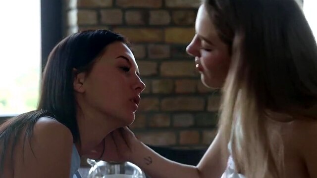 Hot Lesbian Fuck With Busty Babes Kiere and Simon - S15:E1