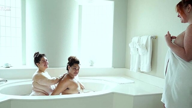 Chubby Lesbian Bathtub Party
