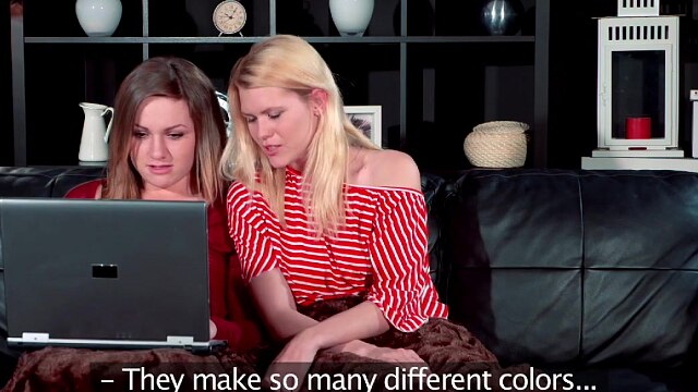Hot Babes Lesbian Couch Sex
