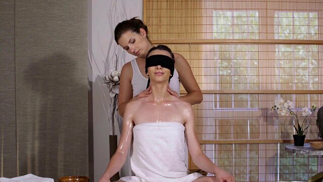 Massage Rooms: Mature Jenifer Jane Lesbian Scissoring Blindfold Adel Morel