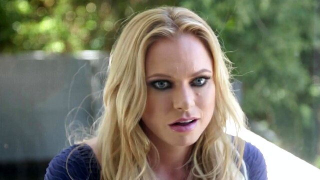 Mommy's Girl - Nosy Neighbor Caught MILF Reena Sky & Stepdaughter Tiffany Watson - French Subtitles