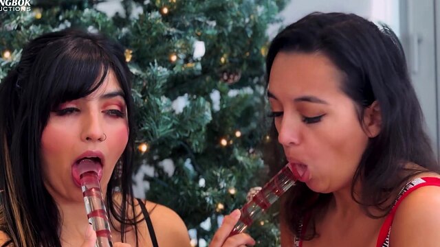 Aaliyah and Summer cum underneath the Christmas tree