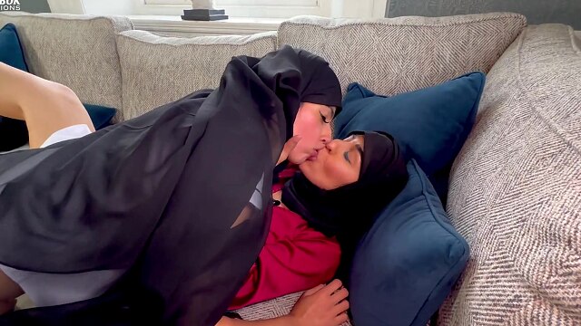 Aaliyah Yasin gets Disciplined by her Urdu Teacher