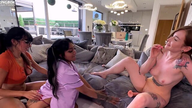 Aaliyah Yasin's horny sleepover party