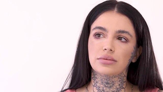 KINKY SPA - Anna Claire Clouds Earns A Gold Star When She Pleases Boss Leigh Raven With Her Tongue