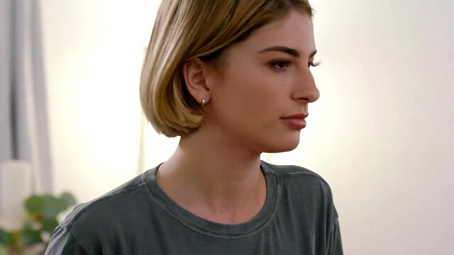 ALL GIRL MASSAGE - Sexy Masseuse Lacy Lennon Goes All Out To Please Her Client Kristen Scott