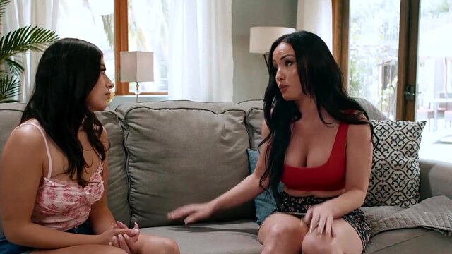 GIRLSWAY - Mischievous Gal Ritchie Sabotages Stepmom Jennifer White's Attempts At Selling The House