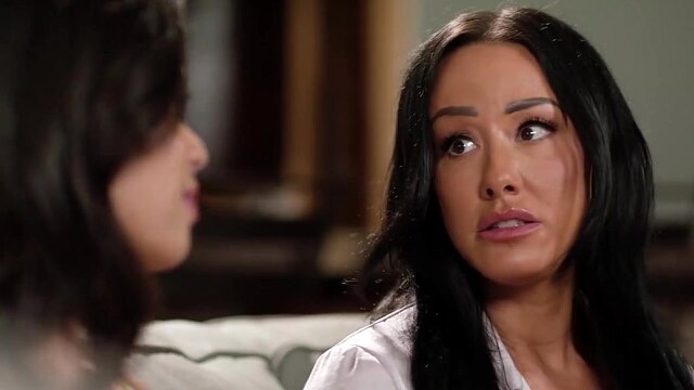 Lez Be Bad - Horny MILF Jennifer White Dominates Naturally Stacked Stepdaughter Scarlett Alexis