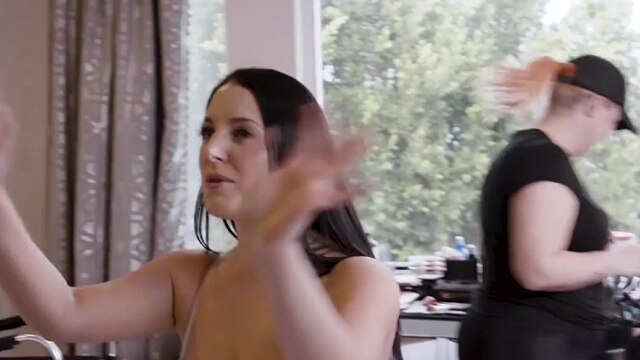 UP CLOSE - Naturally Stacked Angela White Has WILD FINGERING Passionate Real Sex With Hot Kissa Sins