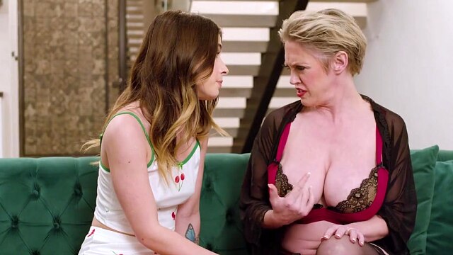 Chanel Camryn Seduces Stepmom Dee Williams