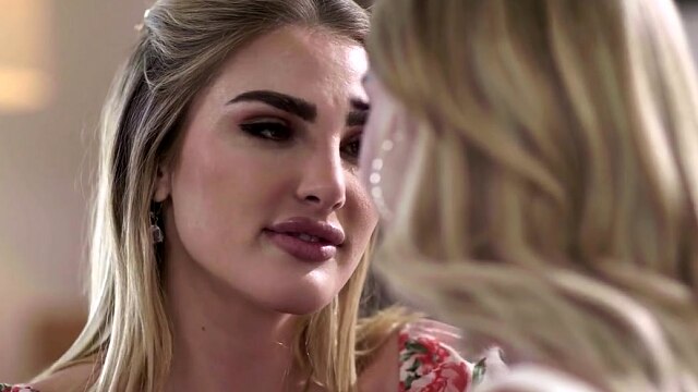 GIRLSWAY - Naughty Emma Hix Is Caught Cheating By Ex April Olsen & Turns The Situation Into A 4-Some