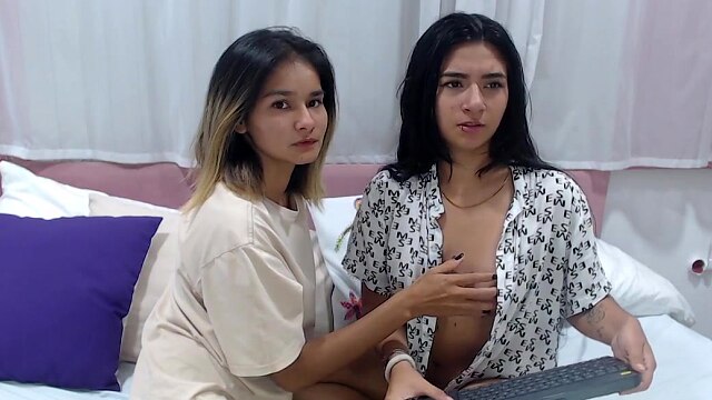 I ask my girlfriend to masturbate my pussy until I cum