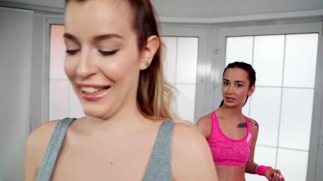 Fitness Rooms Italian fitness Marica Chanelle blogger fucks nymph Freya Dee