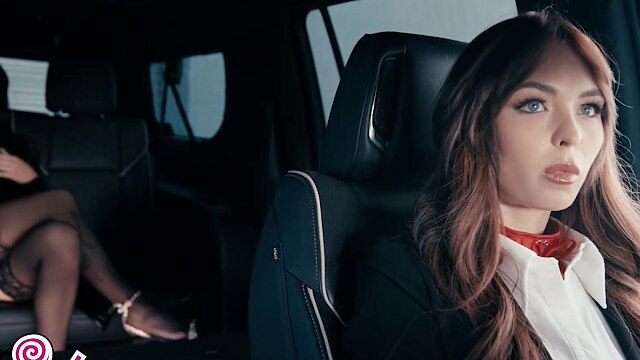 TWISTYS - Gorgeous Babe Gal Ritchie Licks And Fingers Lilly Bell's Pussy, Then Sits On Her Face