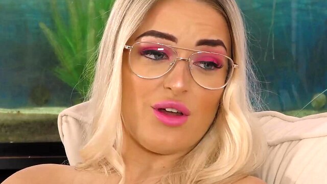 SEXY - Dee Melons Has her Way with Crystal