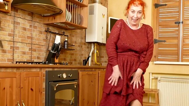 Lesbian Granny Madame Leopard Gets Her Hairy Pussy Fisted By a Naughty Young Babe