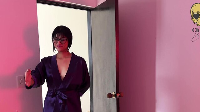 I fuck a lesbian while I give her tight pussy a delicious massage