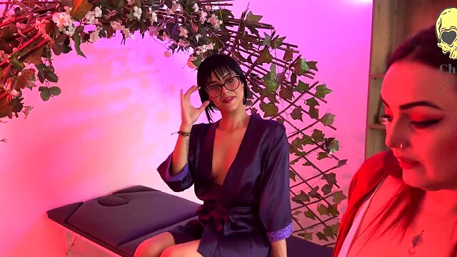 I fuck a lesbian while I give her tight pussy a delicious massage